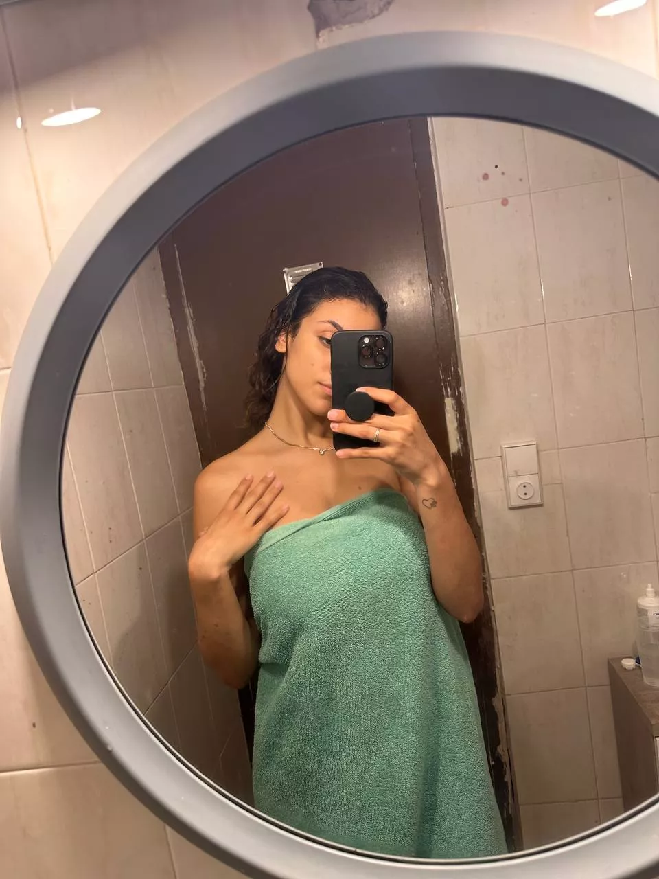 My Big Boobs Hold That Towel In Place Nudes Freshfromtheshower Nude Pics Org