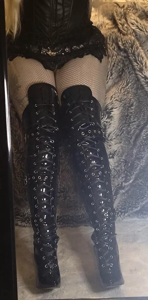 👢