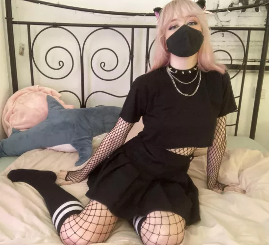 [18] Fun sized egirl waiting to be owned by you!