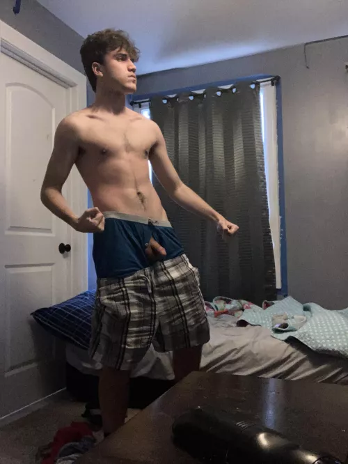 18m Prom is coming up soon! still dont have a date