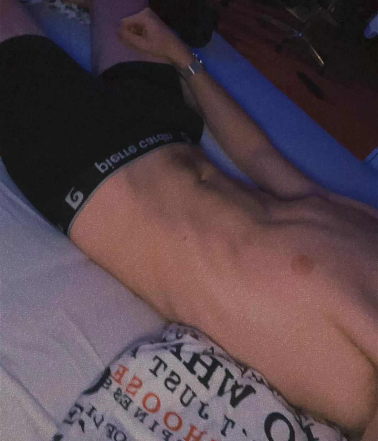 19 i want cuddles🙊 hmu with a pic of you, if u‘d be up for a chat:)