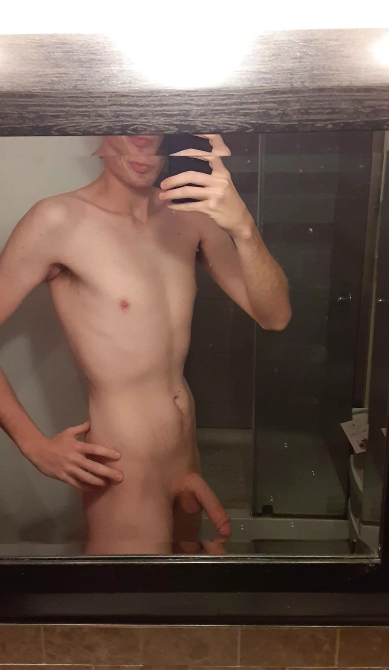 (19) Need a bro to join this dirty boy for a shower 😉