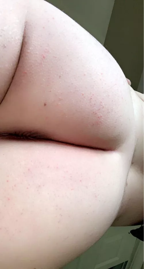 19 smooth bubble butt will do ANYTHING for $ ;) snap: jpo6723