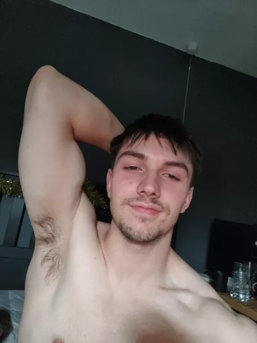 19 y/o athlete pits >:)