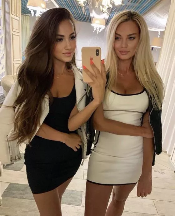 [2] brunette or blonde?