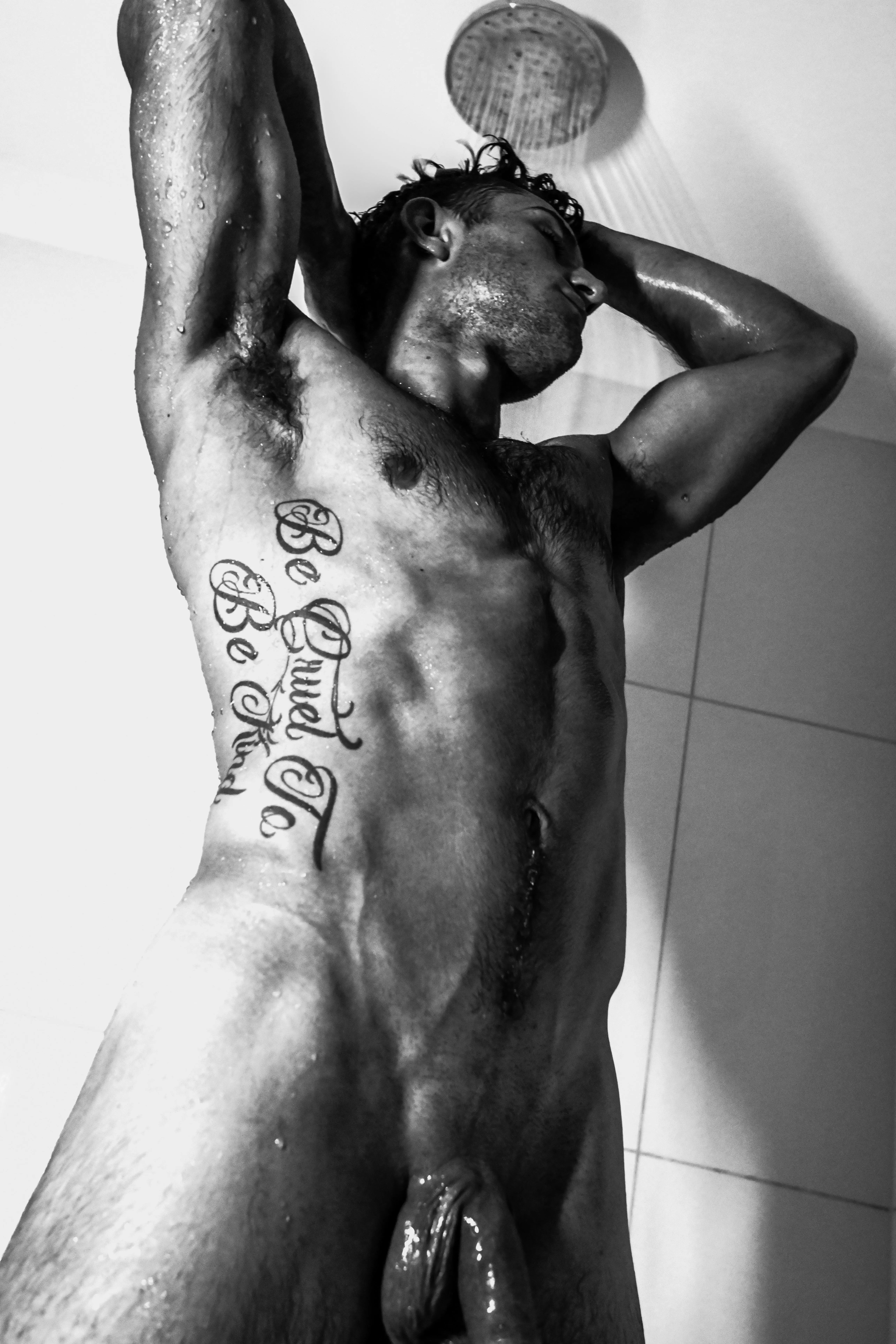 [20] Male. Who likes my tattoo?? Got it on the day I turned 18😤😜