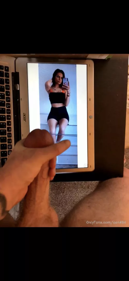 20+ minute video of me jerking on my OF if anyone wants to watch it. I take all requests on there and do lives for you all to watch. DM me for the link😉