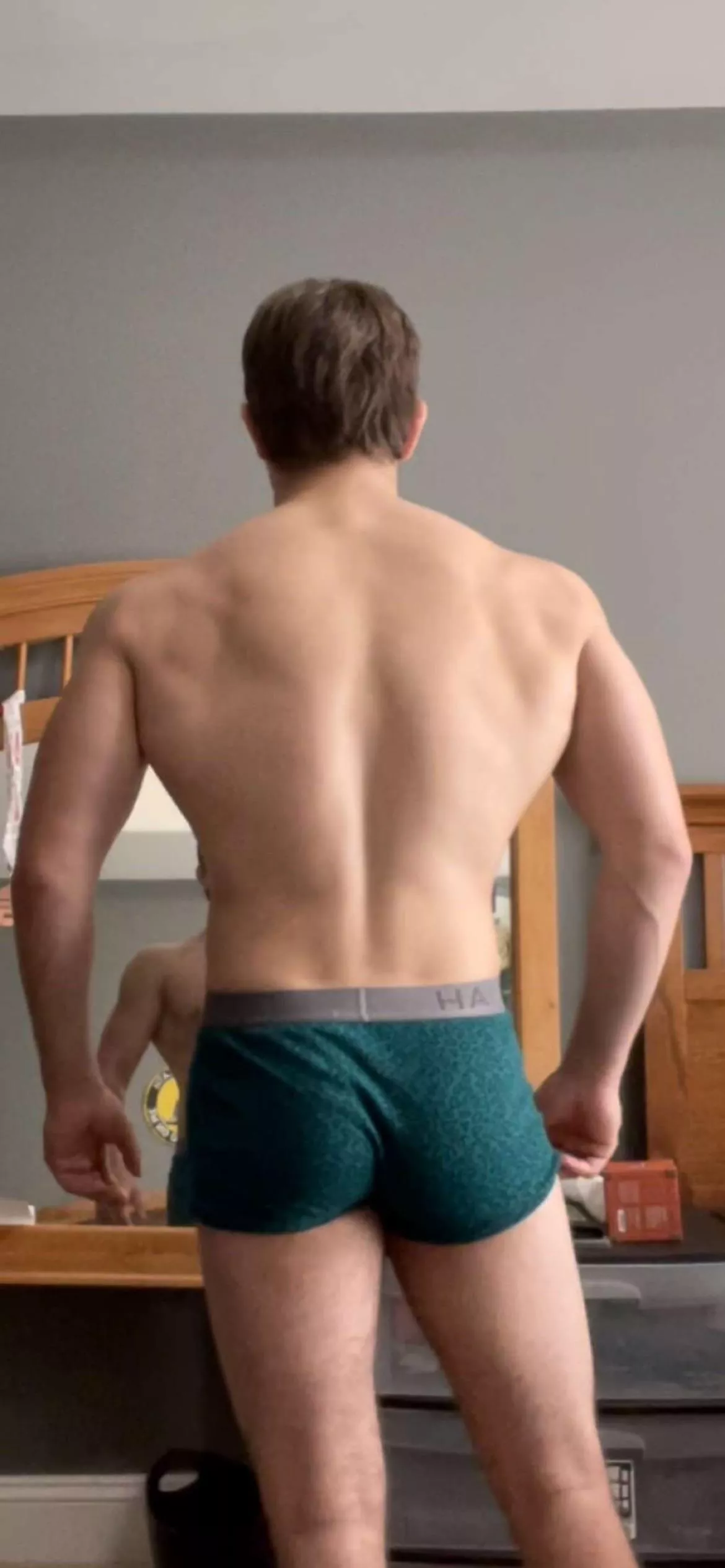 (20)m tell me if I’m looking good from behind. Dm me