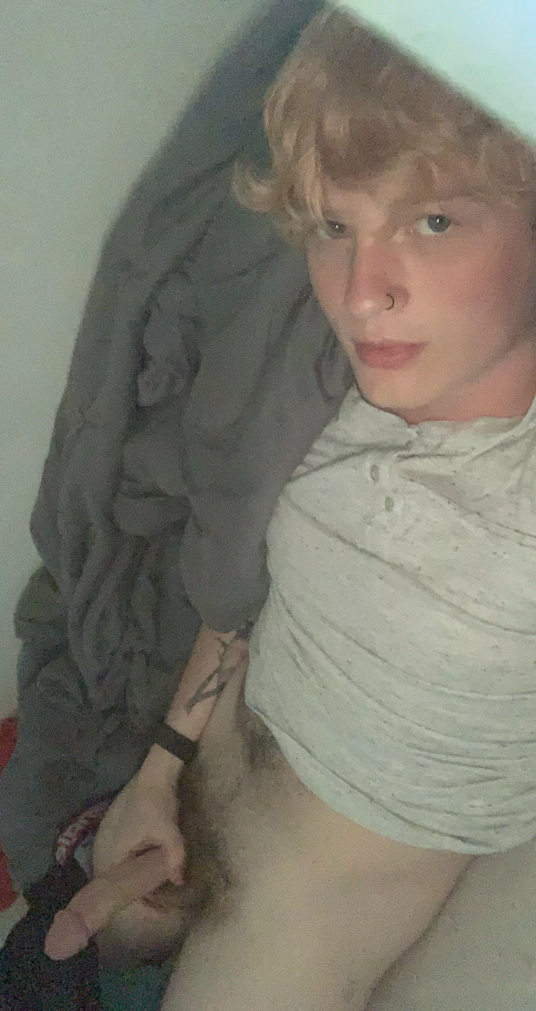 [21] couldn’t imagine shaving my pubes haha. should i go blonde again?