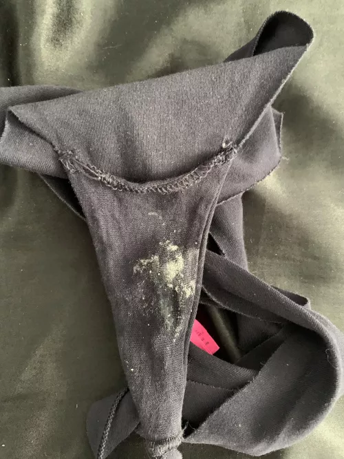 21 F rommate 100 pound always leave some cream is it bc she was exited ?