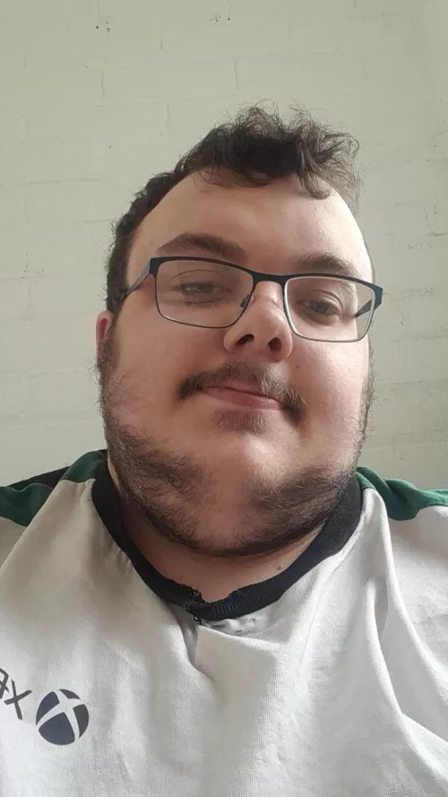 21 m gay chub bottom UK. Looking for that special someone to game with