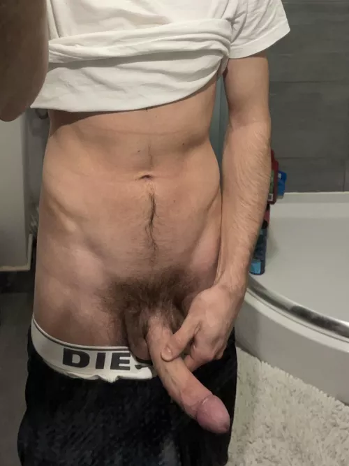 (21) You bro accidentially sent this pic to you. wyd?