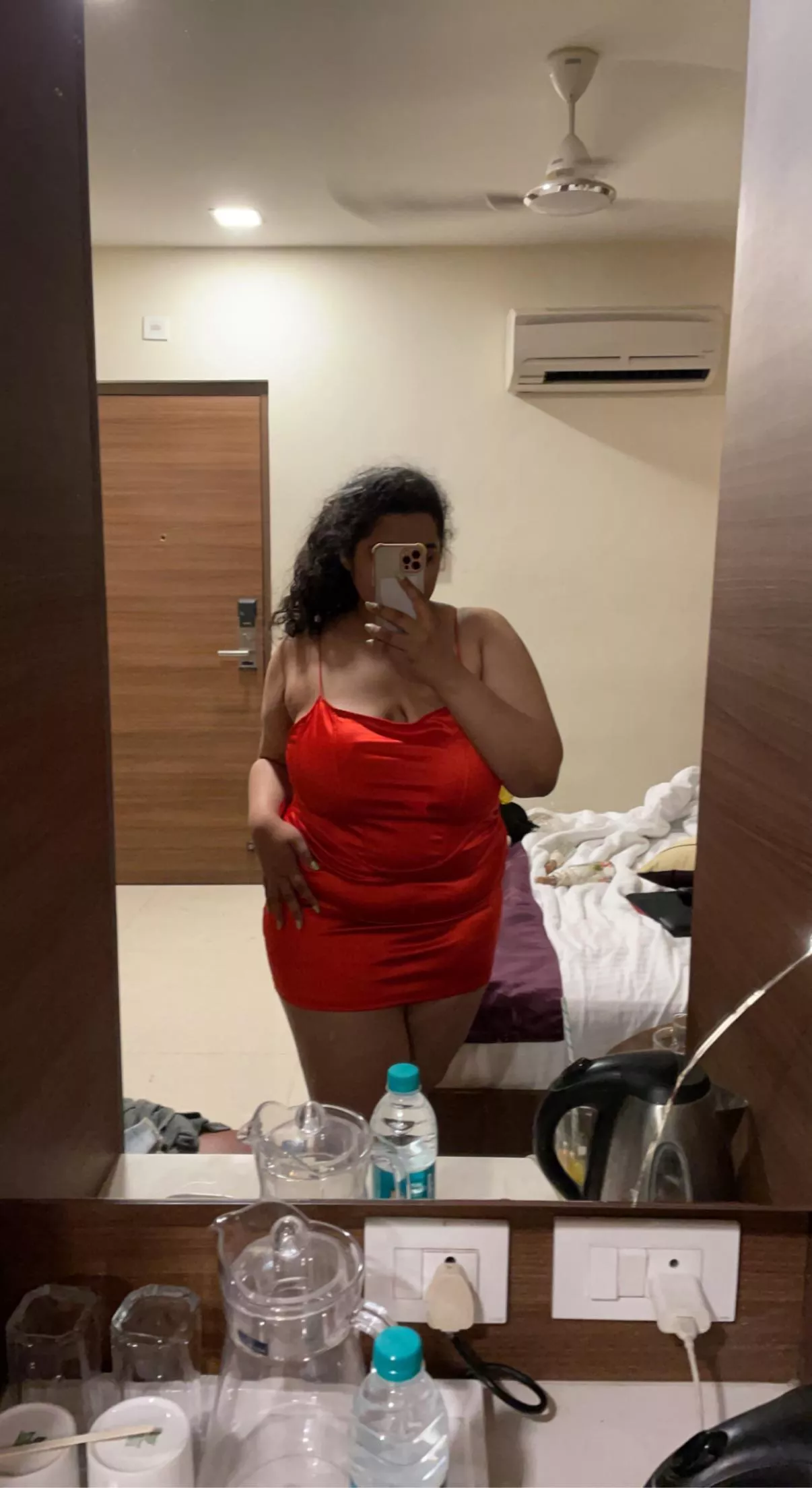 21F first time poster here, I hope you all have a nice day! 🥰 I’ve been trying to gain some confidence surrounding my body lately ❤️