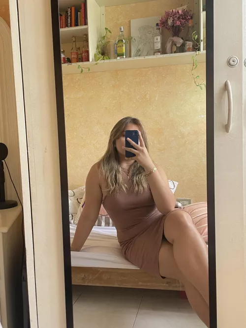 21F. Lets go out for a Mondate😗🤣