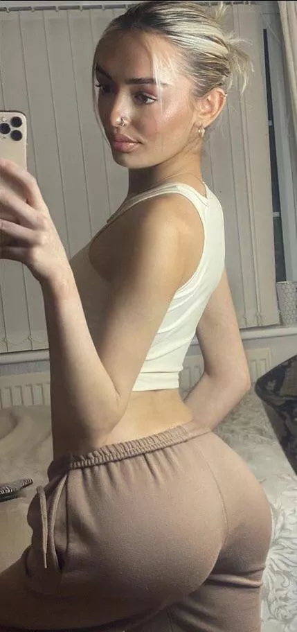 22 [F] DM ME your K.I.K and get ready to cum tribute my pictures 🥰. Speak to you soon x Pictures are on profile