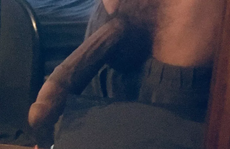 [22] Lookin for a fat bubble butt to play with😈💦 send ass pic first KIK: taymoney1237