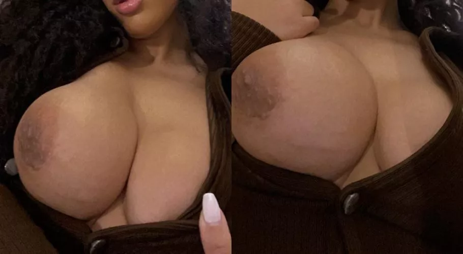 22F don’t hold back tell me what you think? Would you fvck me