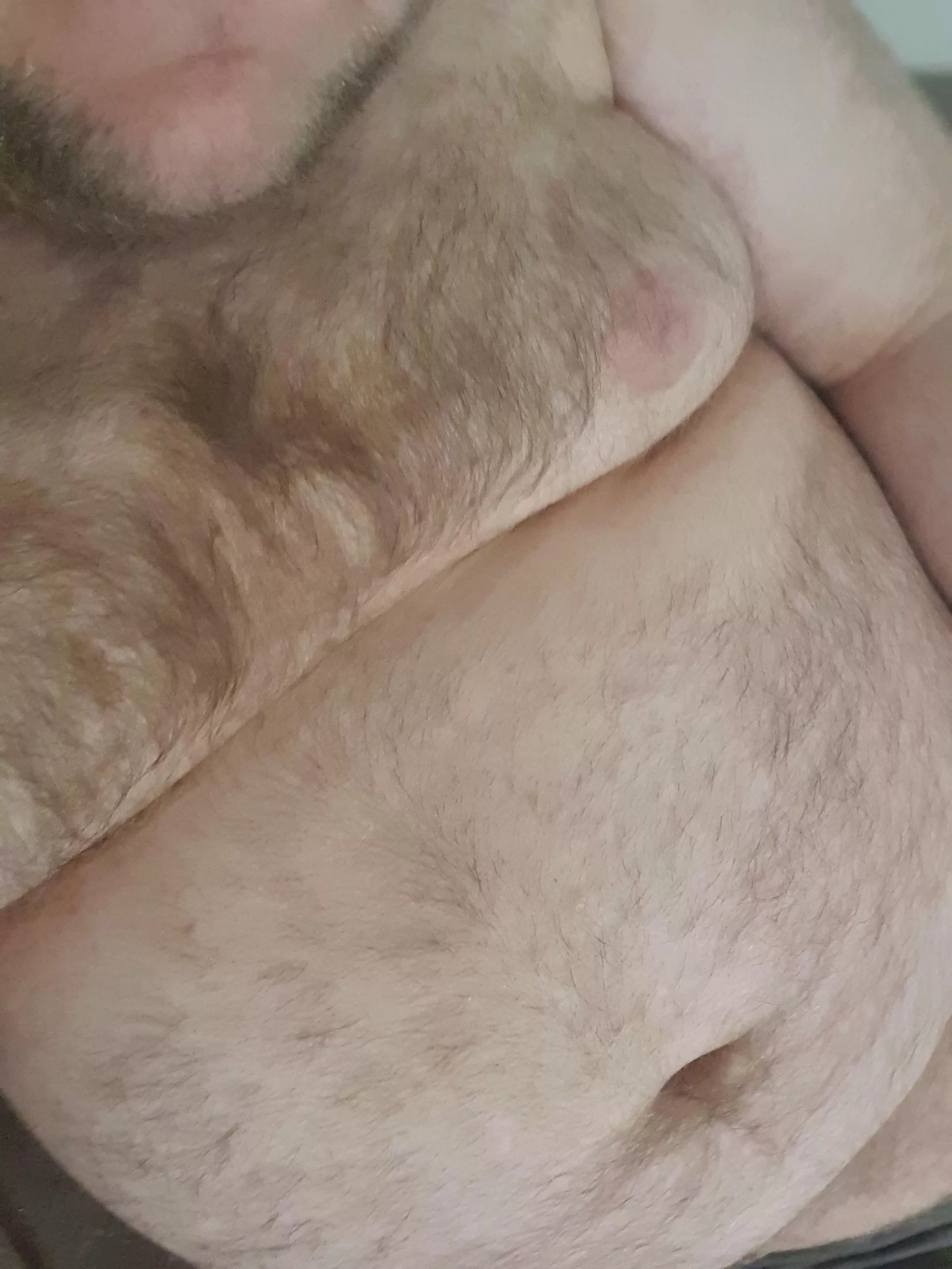 23 chubby bottom looking for fit tops to chat and trade