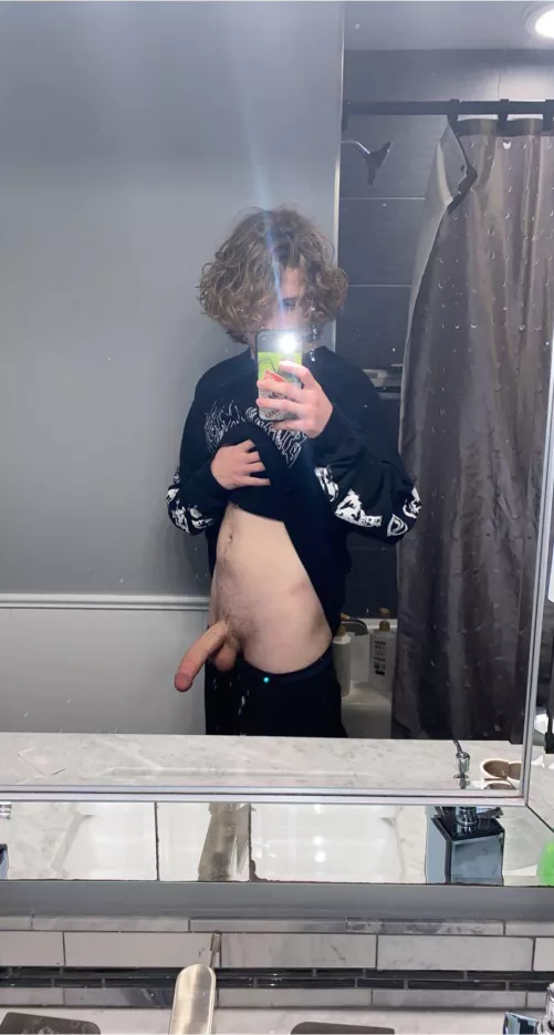 23 (M) I feel like it’s average but idk