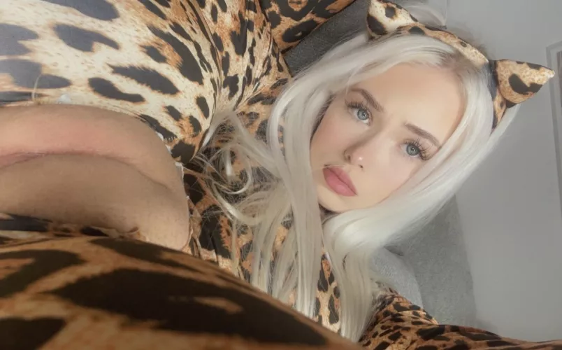 23[F] Hit the up arrow for a surprise in your DMs! 🥰 I’m one of the girls that actually sends [Snapchat: 👻 manddy_lovee