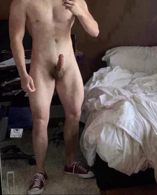 24 aus. wanna cum live now with fit or muscular guys.can be older guys too. musc Add Snapchat:jockhunter22