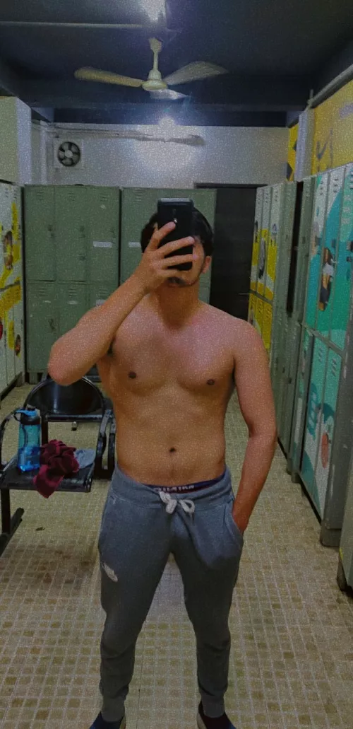 24 where are the cute femboys and twinks at 😳🥺