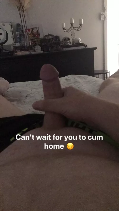 24 year old Aussie looking to have some sexy fun in the direct chat.