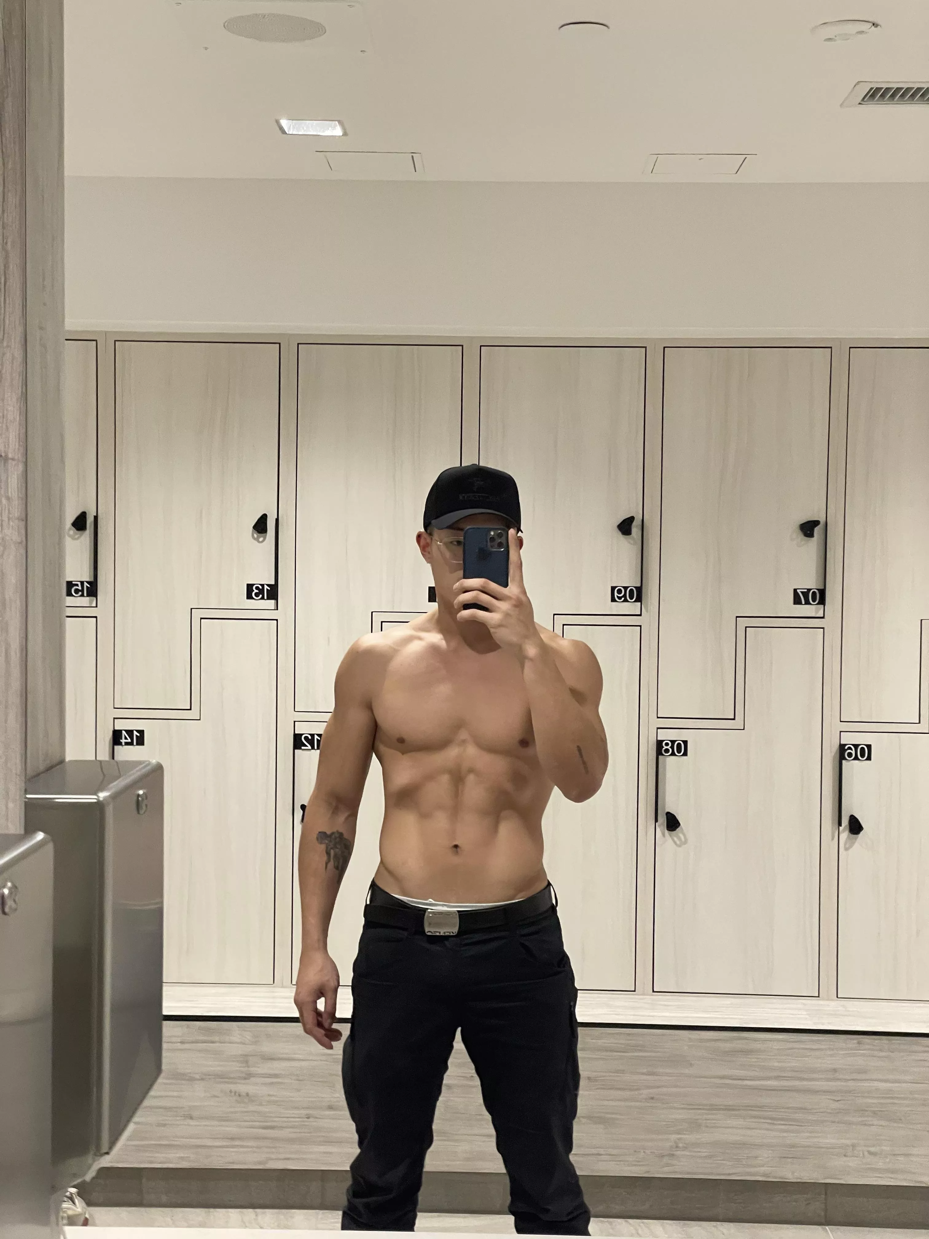 [25m] software engineer in the day time. Polymathic weirdo in the evening time. Come see what I get up to.