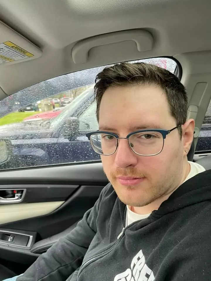 (26M) Haven't posted anything here in ages. Hi fellow gaymers.