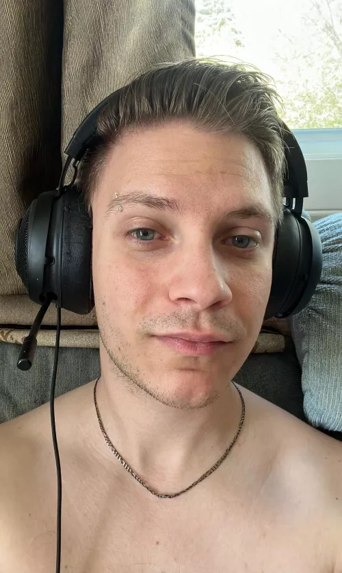 (27) hey, I’m new to this Fortnite no build thing. On PS4 looking for someone to duo with me xx PS. I’m not a pro so advices are welcome! 🙏