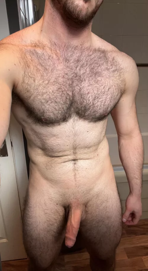 28 76kg 5’7 been working on my body a lot recently. Freezing in this house - hence the tight balls!