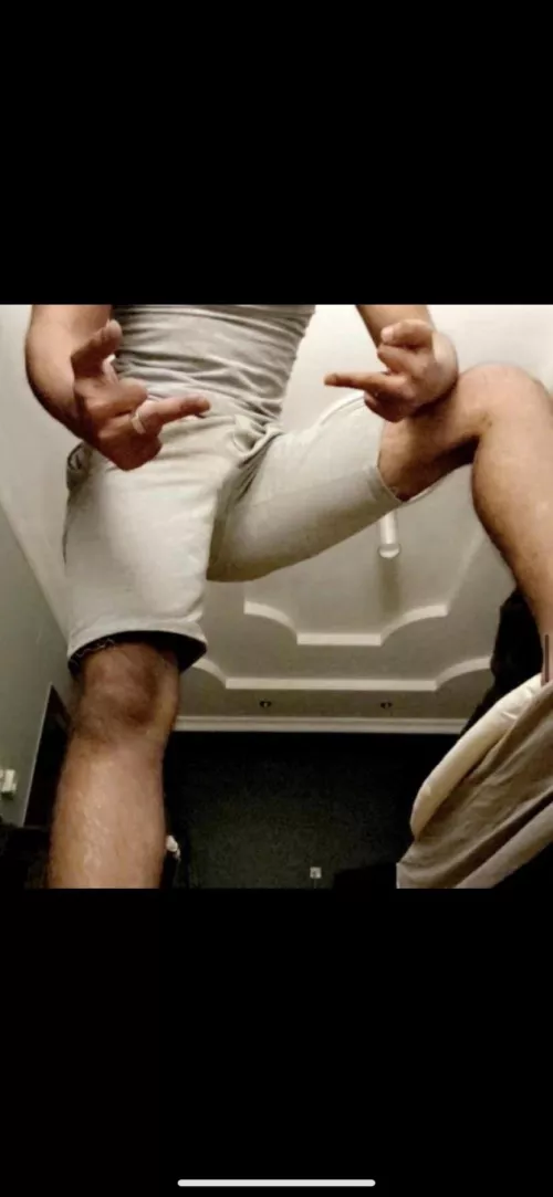 ‏28 dom top for manly looking/acting dumb slut slave…. Kik. Rahaf_1475756