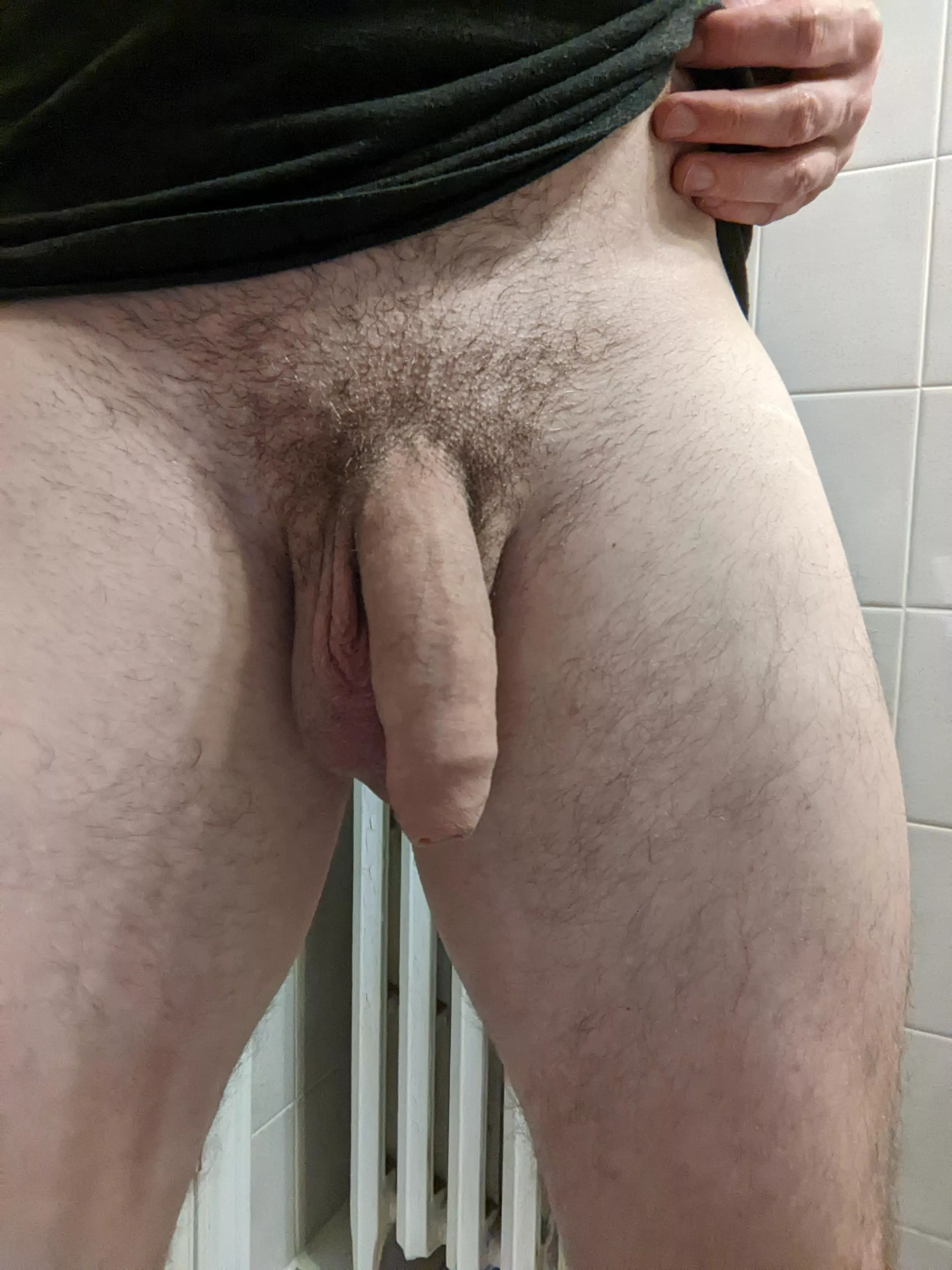 [29] I love how fat n heavy my flaccid gets in the hot weather