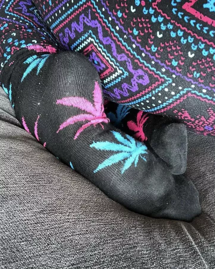 3 day wear, 5 day wear, 7 day wear, work wear, gym wear, and footjob/cum wear socks available! dm or snapchat me @xonaughtyviolet ♥️.