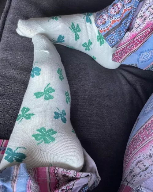 3 day wear, 5 day wear, 7 day wear, work wear, gym wear, and footjob/cum wear socks available! dm or snapchat me @xonaughtyviolet ♥️.