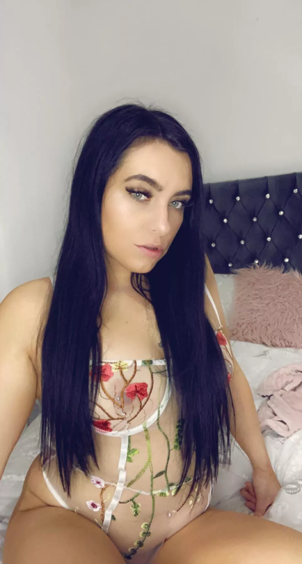 30 💜 MILF 💜 Green Eyes 💜 Fat Pussy 💜 Thick Thighs 💜