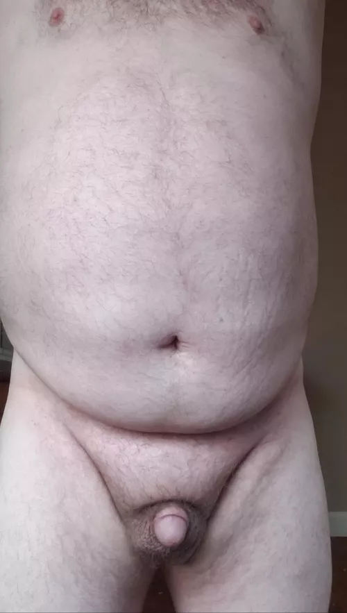 33, 240, 5'5. my normal nude. nothing impressive, rather embarrassing