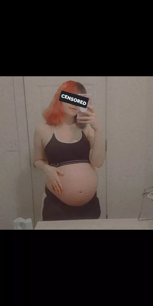 34 weeks. pregnancy is treating me good 🤤