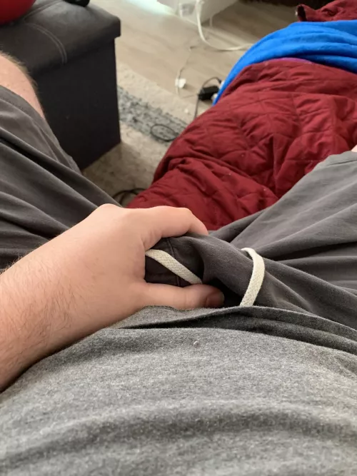 34m I’m so high right now and I want someone’s hand on my cock