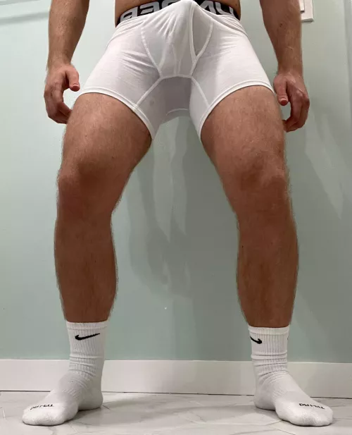 [35] Workout today has me pitching tent 🍆💪🏼