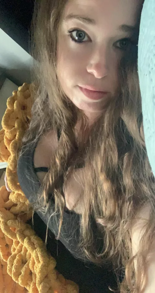 35F come relax in my chair with me 😘