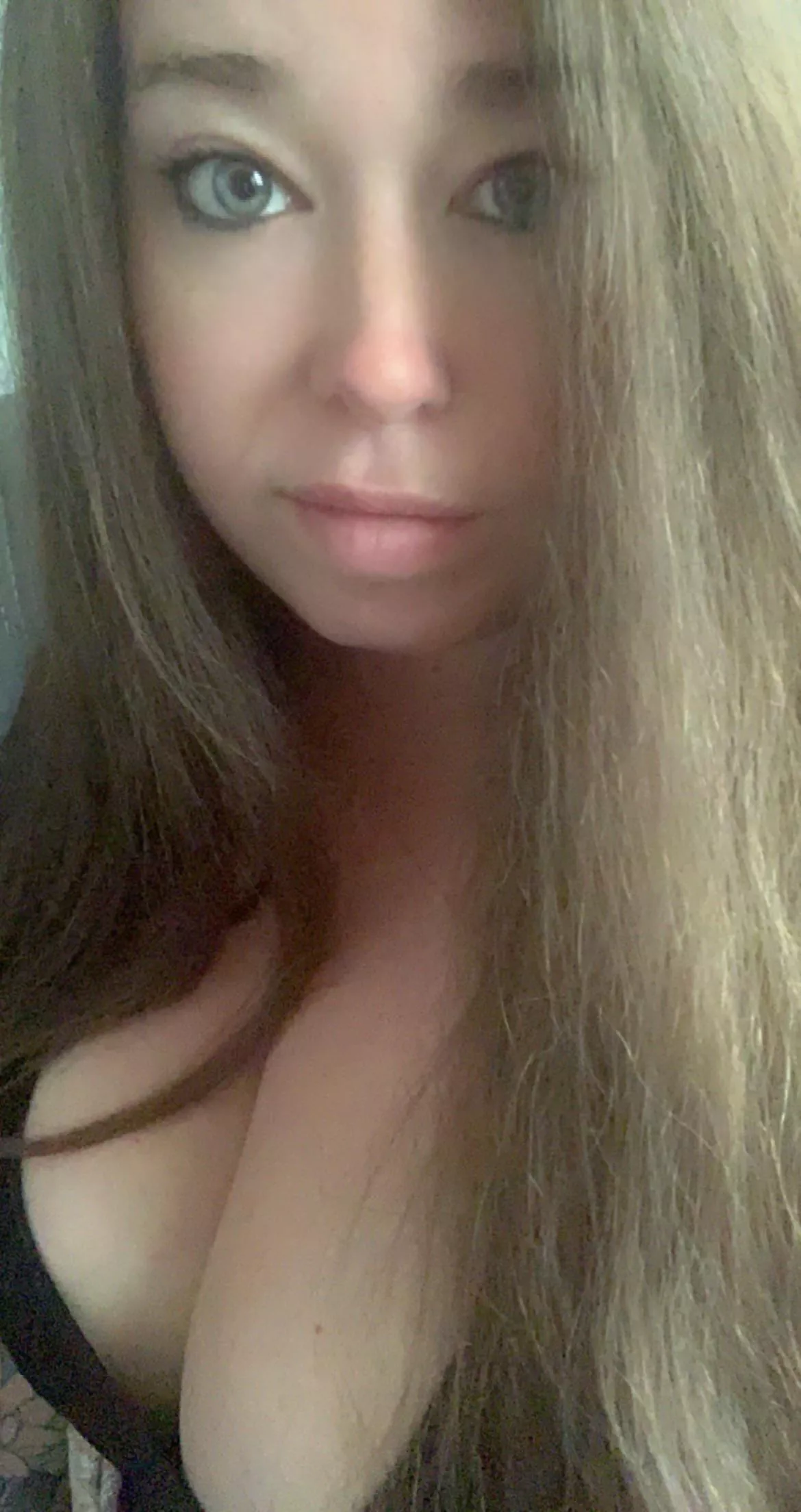 35F 😘 filters can’t stop that lip freckle