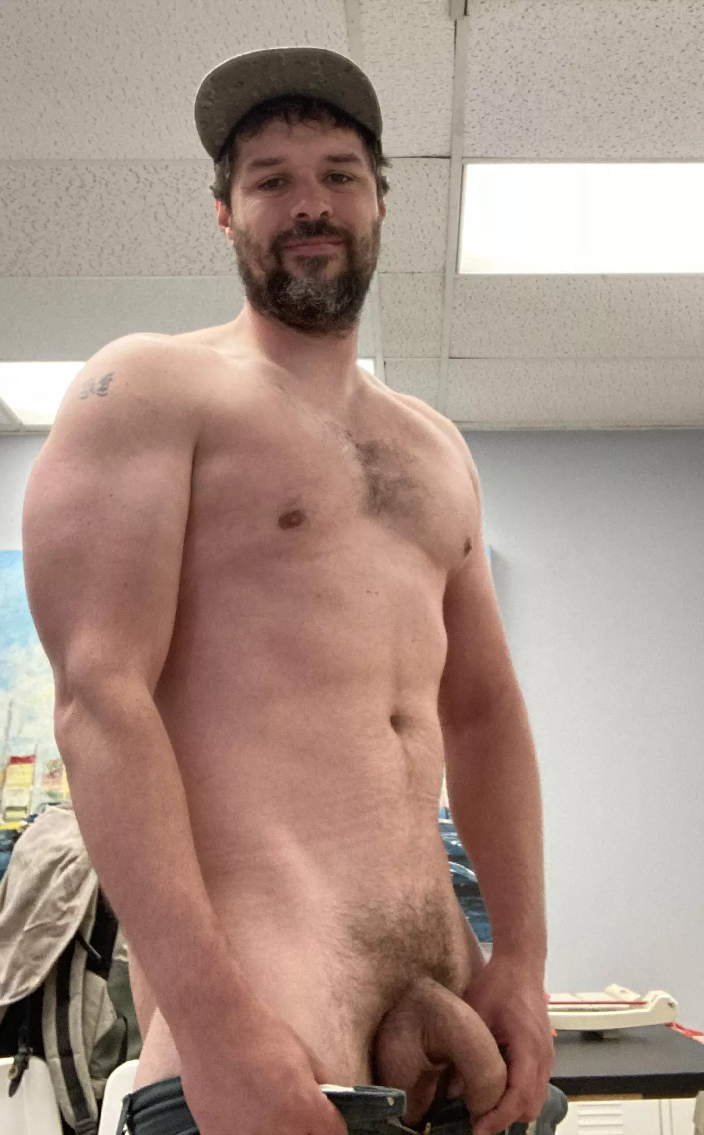 (36) 6’4 230 have a fucking weekend!!