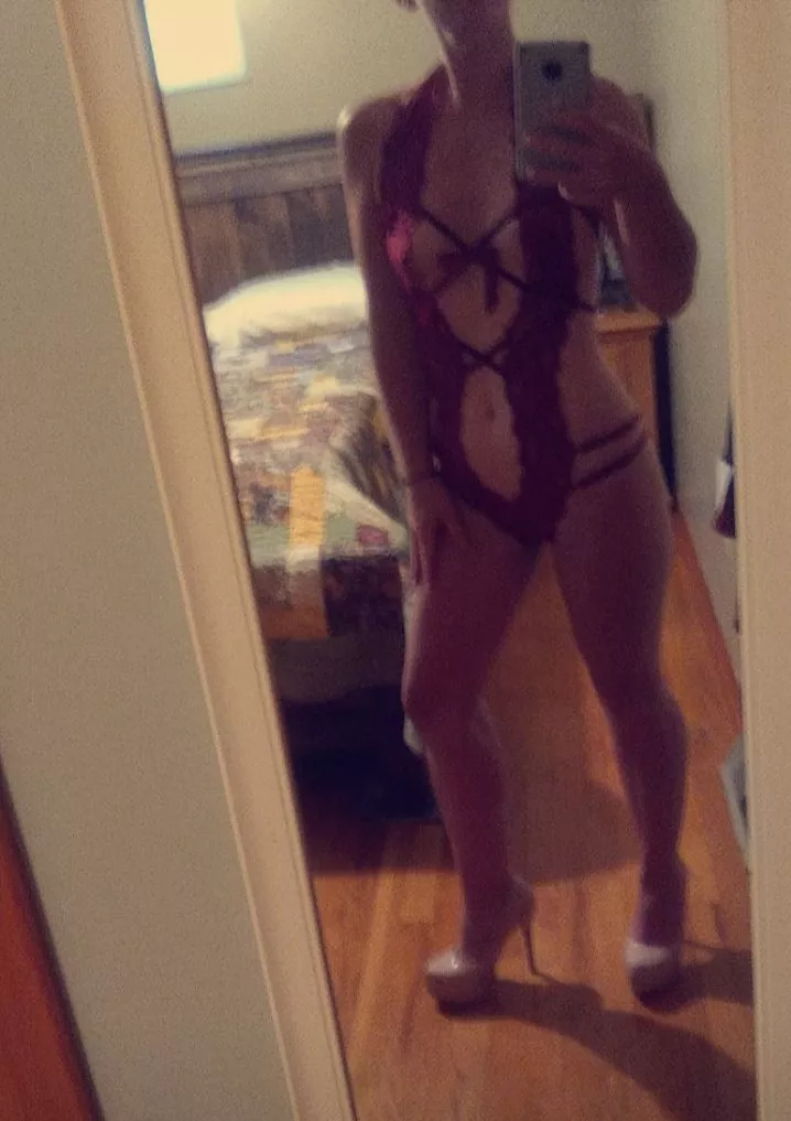 37 hotwife mom of 3.