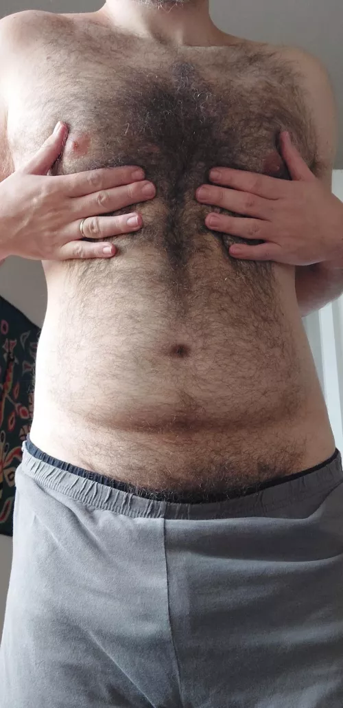 (37) I tried to show off my upper chest hair... looks I'm rubbing my nips hehe