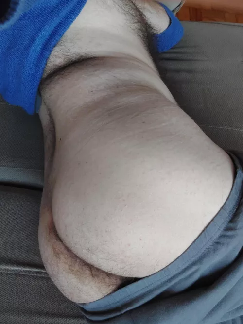 (37) I'm sleepy, help me pulling my pants off?