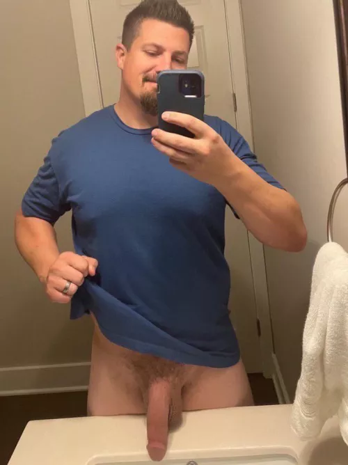 [38] dadbod… does this shirt make me look fat?