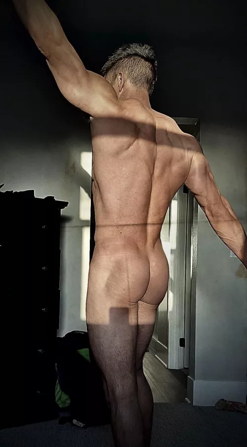 [39] Happy Hump Day, here’s me dancing my lil’ butt in the morning sunlight.