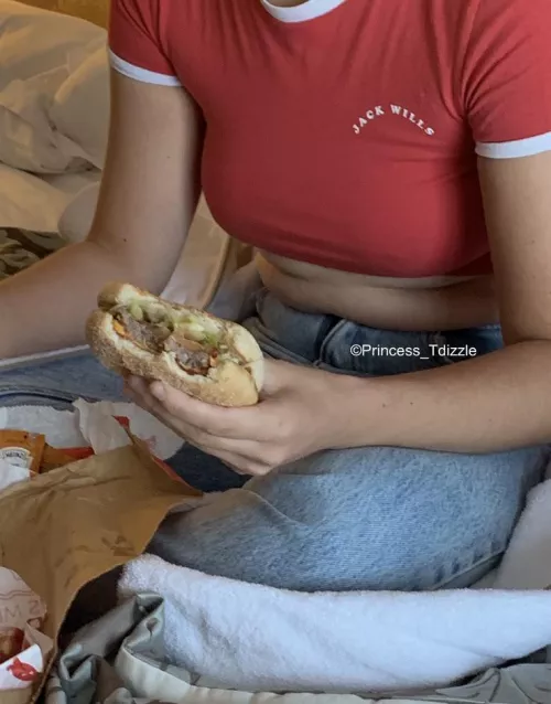 3rd burger this weekend 🍔🍔🍔, is that too many?