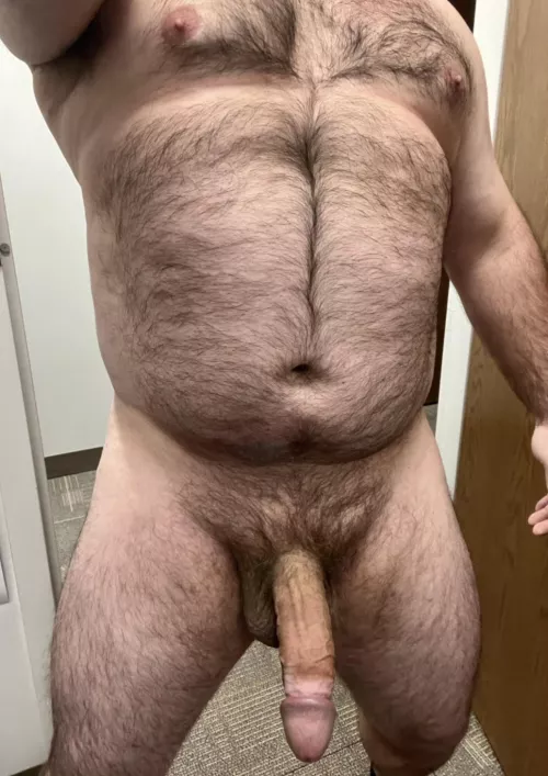 [40] No green on in my office, but the door is open to come pinch me 😂 happy St. Paddy’s Day!!